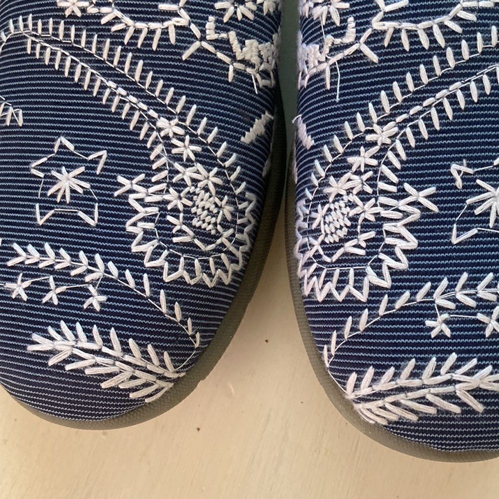 New Yuyu Embroidered Slip-On Elastic Padded Foam Footbed Flats Women’s 10 - Picture 3 of 15